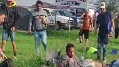 Los migrantes atropellados quedaron tirados en la calle.