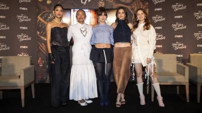 Fotografía cedida por Max, desde la izquierda de las actrices, Andrea Chaparro, Ángeles Cruz, Azul Guaita, Irene Azuela y Ana Valeria Becerril.