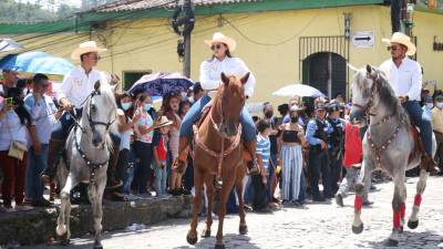 Casi 100 caballos purasangre desfilarán por la calle Real Centenario de Santa Rosa de Copán este sábado a partir de las 10:00 am en el marco de la Feria Agostina 2023.