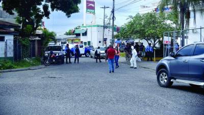 <b>Óscar Figueroa fue asesinado en las afueras de la regional del Trabajo, el otro hombre fue alcanzado por las balas.</b>