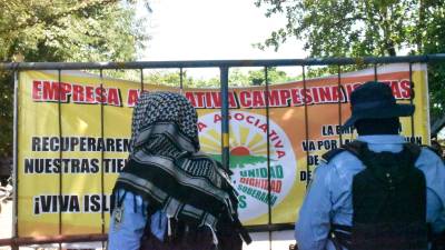 En los últimos meses han proliferado las invasiones de fincas de banano por parte de campesinos que reclaman tierras que aseguran les fueron expropiadas hace varios años.