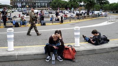Cientos de vuelos fueron cancelados tras la evacuación de varios aeropuertos en Francia por amenazas de bomba.