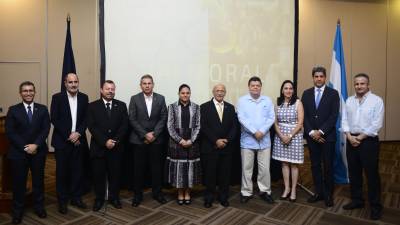 VALMORAL se siente orgullosa de tener entre sus Aliados Exitosos a tan ejemplaresinstituciones Directivos de Valmoral y autoridades de cada uno de los Aliados de Éxito se hicieron presentes para dicha firma.