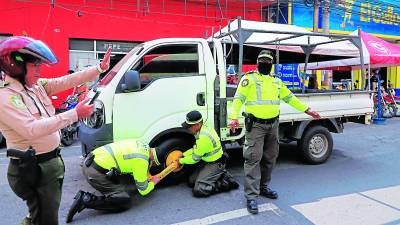 Las autoridades municipales piden a los sampedranos y visitantes que colaboren para evitar las multas.