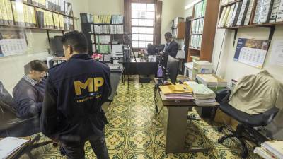 El Ministerio Público realizó un allanamiento en la sede del Tribunal Supremo Electoral, hoy, en Ciudad de Guatemala.