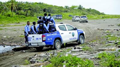 <b>Equipos policiales se mantienen en la zona realizando las investigaciones del caso.</b>