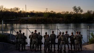 El Tribunal Supremo de Estados Unidos falló este lunes a favor del Gobierno federal para que pueda retirar el alambre de púas que las autoridades de Texas colocaron en un tramo de la frontera con México para frenar a los migrantes.