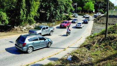 <b>Comenzaron las labores en el vado de la Colombia, que estará listo en febrero, según la programación.</b>