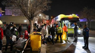 La orden establece que los buses deben dejar a los pasajeros en un lugar específico.