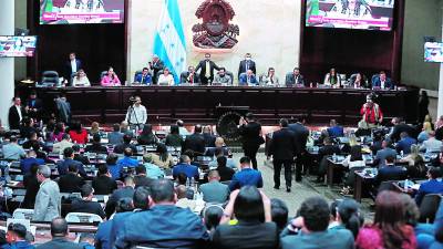 Las bancadas del PSH, PN y una fracción mayoritaria del PL, se comprometieron con la firma de un documento a no aprobar el acta que ratifica la adhesión de Honduras a la CAF.