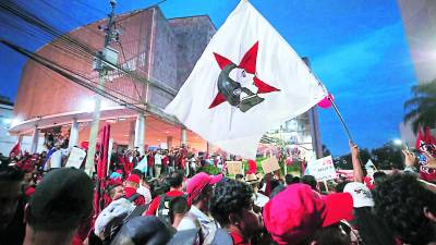 Los nuevos fiscales general y adjunto deben asumir en sus cargos el 1 de septiembre.