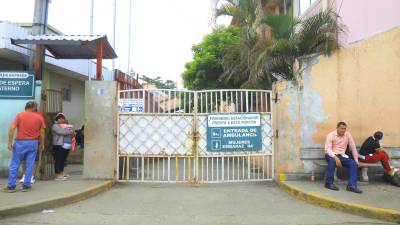 Ya no están cobrando a los pacientes, ellos pagan si quieren o no, dijo directora.