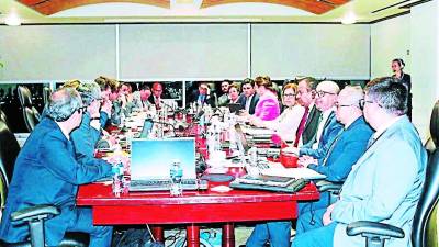 Implica la evaluación económica y social del país por parte del organismo.