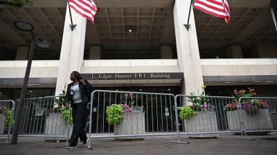 Las agencias del FBI se encuentran fuertemente custodiadas tras las amenazas recibidas por el allanamiento a la mansión de Trump.