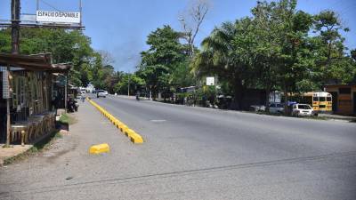 Los derechos de vía están invadidos desde El Progreso hasta La Ceiba, lo que ha atrasado el inicio del proyecto de cuatro carriles sobre la carretera CA-13, denominado el corredor turístico.