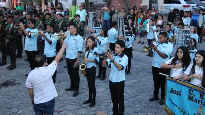 La banda musical del Santo Domingo Savio entonó las notas del Himno Nacional durante el inicio de las fiestas patrias en Santa Rosa de Copán