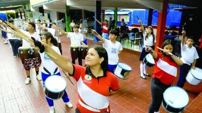 <b>Instituto Técnico Morazán práctica para su participación en desfiles. Foto: Melvin Cubas</b>