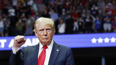 Trump arremete contra la campaña de Harris buscando evitar ante la ley que reciba los fondos recaudados por Biden.