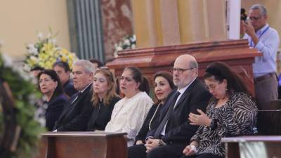 Con profunda consternación y devoción, este miércoles se celebró en horas de la mañana la misa de cuerpo presente en honor a don Emilio Larach en la Basílica Menor Nuestra Señora de Suyapa, en Tegucigalpa.