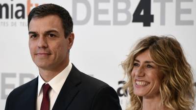 Pedro Sánchez y su esposa Begoña Gómez, que enfrenta una investigación por presunta corrupción.