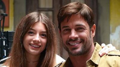 La joven Kailey y su famoso padre, William Levy.