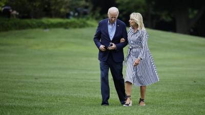 Biden y su esposa, Jill, viajaron la semana pasada a Carolina del Sur para pasar las vacaciones de verano de la familia presidencial.