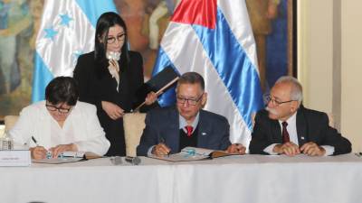 El evento, en el que se firmó el convenio con Cuba, se desarrolló este jueves en Casa Presidencial.