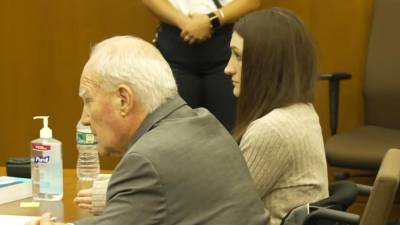 El abogado de Lindsay Clancy, Kevin Reddington, consideró este viernes haber ganado el juicio por asesinato que fue declarado hoy nulo por la incapacidad del jurado para alcanzar un veredicto unánime, arremetió contra un miembro disidente, acusándolo de robar a la acusada y al resto del panel las siete semanas de vida que duró el proceso.