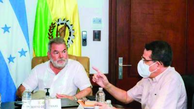El alcalde Roberto Contreras tuvo una reunión con el ministro de salud, José Manuel Matheu.