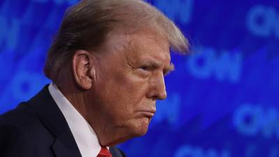 Trump redobla sus provocaciones contra Biden en redes sociales.