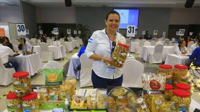 Karen Dubón participó en la rueda de negocios de la Cámara de Comercio e Industrias de Cortés en busca de nuevos clientes.