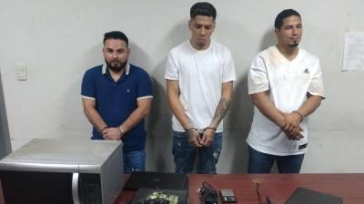 Los tres son acusados de robo con violencia o intimidación.