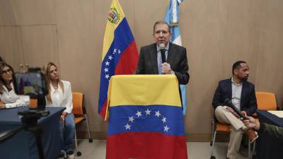 El líder opositor venezolano Edmundo González Urrutia habla en un encuentro con ciudadanos venezolanos residentes en Guatemala, este miércoles en la capital de ese país.