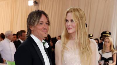 Según informan medios estadounidenses, el cantante Keith Urban consiguió un trabajo modesto para ayudar a pagar los honorarios de sus abogados tras su divorcio de la actriz Nicole Kidman.
