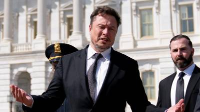 <b>Musk</b> perdió más de 30,000 millones de dólares tras la caída de las acciones de Tesla.