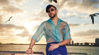 Es el año de <b>Bad Bunny.</b> Tras triunfar por todo lo alto con su <b>show del Super Bowl</b>, el artista puertorriqueño se prepara ahora para ganar una batalla que viene de lejos y que le podría haber costado mucho dinero. En cambio, ahora puede embolsarse <b>casi medio millón de dólares </b>tras salir airoso al demostrar que nunca hizo nada ilegal con su tema 'Enséñame a bailar', según <b>Billboard</b>.