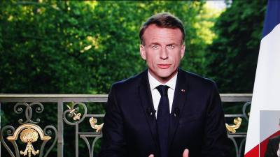 Presidente Emmanuel Macron durante su mensaje televisado de adelantar las elecciones.