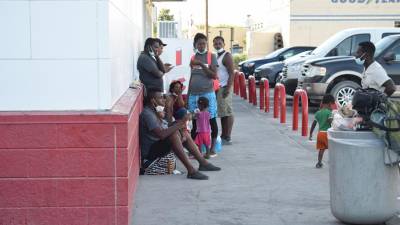 Varios haitianos en Del Río, Estados Unidos.