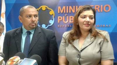 El director de la Atic, Ricardo Castro, y a la subdirectora Kenya Reconco.