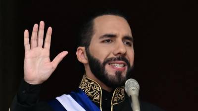 El presidente de El Salvador, Nayib Bukele, se dirige a los asistentes durante su ceremonia de toma de posesión en el Palacio Nacional en el centro de San Salvador el 1 de junio de 2024.