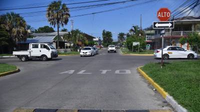 En La Ceiba urge una educación vial de los conductores, esta intersección de la avenida Cabañas y la calle 13 del barrio Independencia es donde se registran más accidentes que han cobrado la vida de personas, a pesar de estar señalizada.