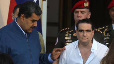 El presidente de Venezuela Nicolás Maduro recibió el miércoles al empresario colombiano Alex Saab, en el Palacio de Miraflores en Caracas. Saab fue liberado por el gobierno de los Estados Unidos mediante negociaciones con el administración chavista.