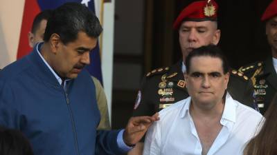 El presidente de Venezuela Nicolás Maduro recibió el miércoles al empresario colombiano Alex Saab, en el Palacio de Miraflores en Caracas. Saab fue liberado por el gobierno de los Estados Unidos mediante negociaciones con el administración chavista.