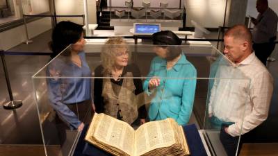 El Codex Sassoon está siendo expuesto en el museo del judaísmo en Israel.