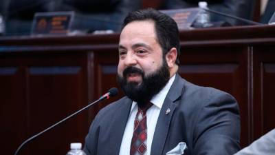 Según la Constitución y la Ley Orgánica del Poder Ejecutivo.