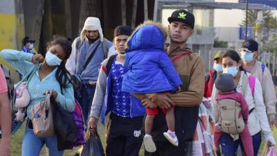 El 59,8 % (132.823) de los inmigrantes son hombres, 23,6 % (52.453) mujeres, 9,8 % (21.910) niños y un 6,8 % (15.073) son niñas, precisó el Instituto de Migración. Fotografía de archivo. EFE/ José Valle