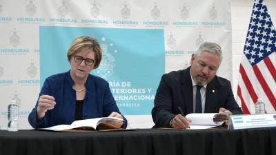 Dogu y Reina se han enfrascado en varias controversias por declaraciones entrecruzadas.