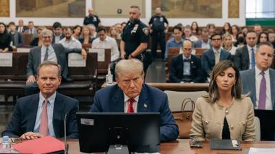 El magnate asistió por tercer día consecutivo al juicio civil que se desarrolla en su contra en Nueva York.