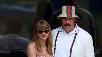 Taylor Swift y Travis Kelce en una foto de archivo.