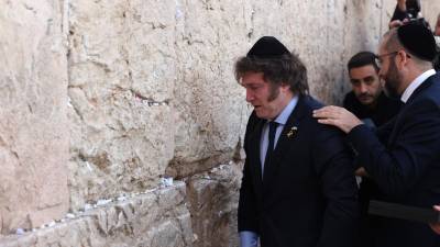 Milei se emocionó hasta las lágrimas en su visita al muro de los lamentos en Jerusalén la semana pasada.